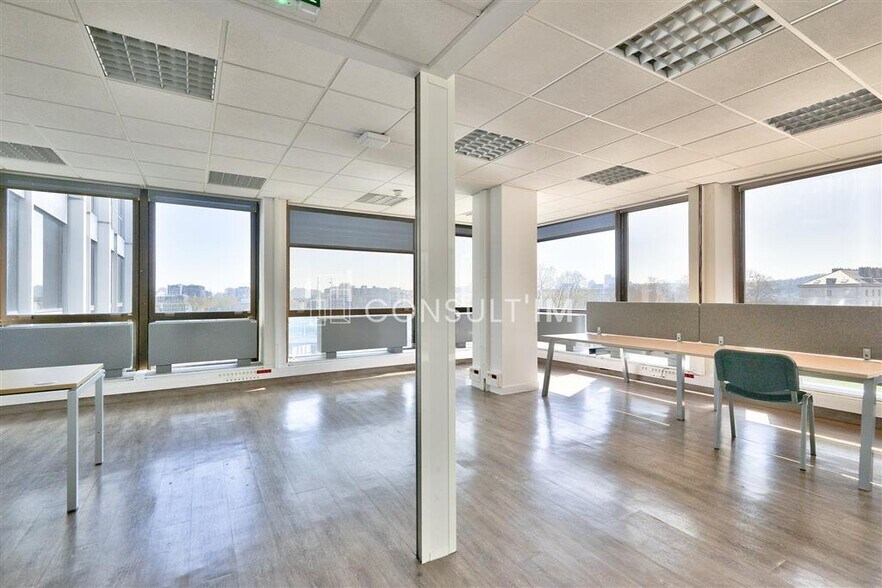 Bureau dans Saint-Cloud à vendre - Photo de l’immeuble – Image 3 sur 7
