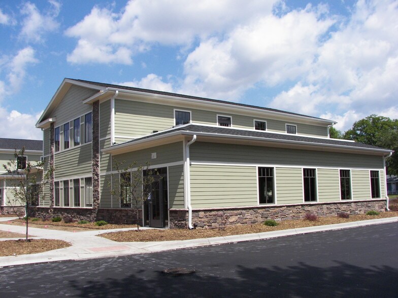 10091 Dogwood St NW, Coon Rapids, MN à louer - Photo de l’immeuble – Image 2 sur 9