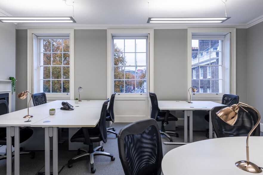 26-27 Bedford Sq, Londres à louer - Photo de l’immeuble – Image 2 sur 10