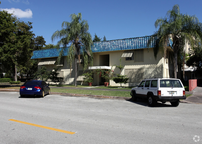 1201 E Ponce de Leon Blvd, Coral Gables, FL à vendre - Photo principale – Image 1 sur 7