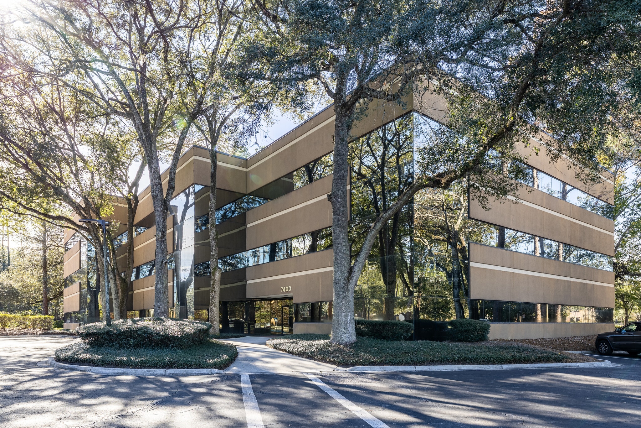 7400 Baymeadows Way, Jacksonville, FL à louer Photo principale– Image 1 sur 9