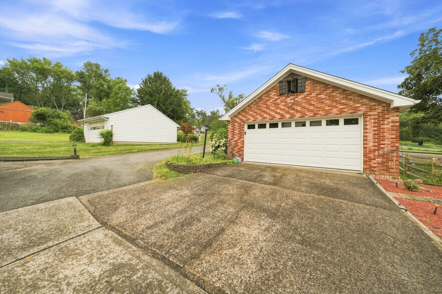 1519 Renton Rd, Pittsburgh, PA à vendre - Photo de l’immeuble – Image 3 sur 37