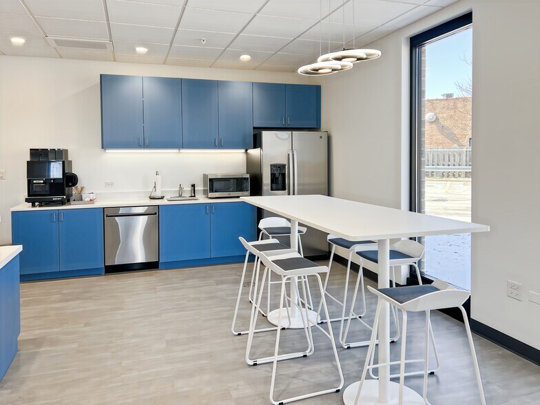 205 W Grand Ave, Bensenville, IL à louer - Photo intérieure – Image 2 sur 17
