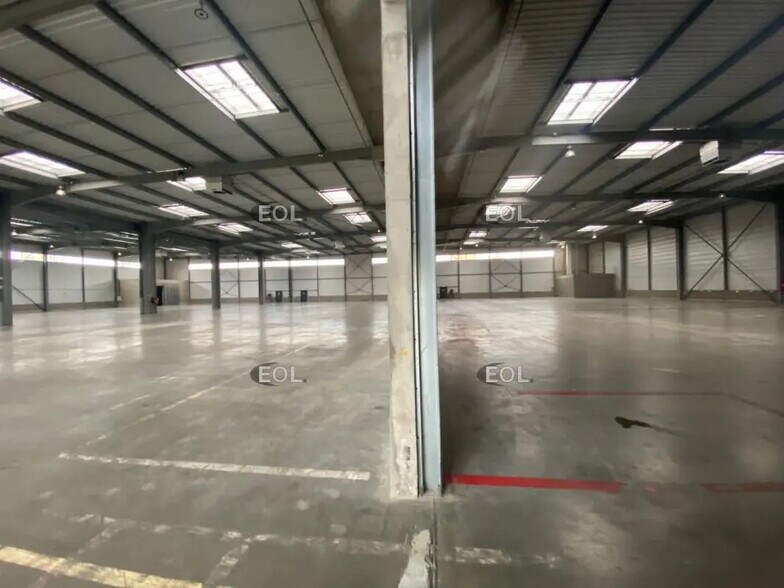 Industriel/Logistique dans Lieusaint à louer - Photo de l’immeuble – Image 3 sur 11