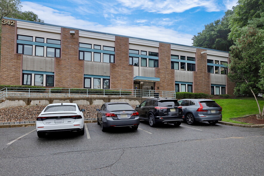 342 Hamburg Tpke, Wayne, NJ à louer - Photo de l’immeuble – Image 3 sur 26
