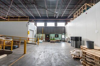 9620 Hill Dr, Coldstream, BC à louer Photo intérieure– Image 2 sur 4