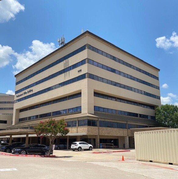 1600 W College St, Grapevine, TX à louer - Photo de l’immeuble – Image 1 sur 6