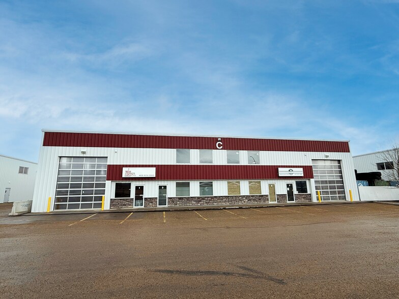 37 Burnt Basin St, Red Deer County, AB à louer - Photo de l’immeuble – Image 2 sur 7