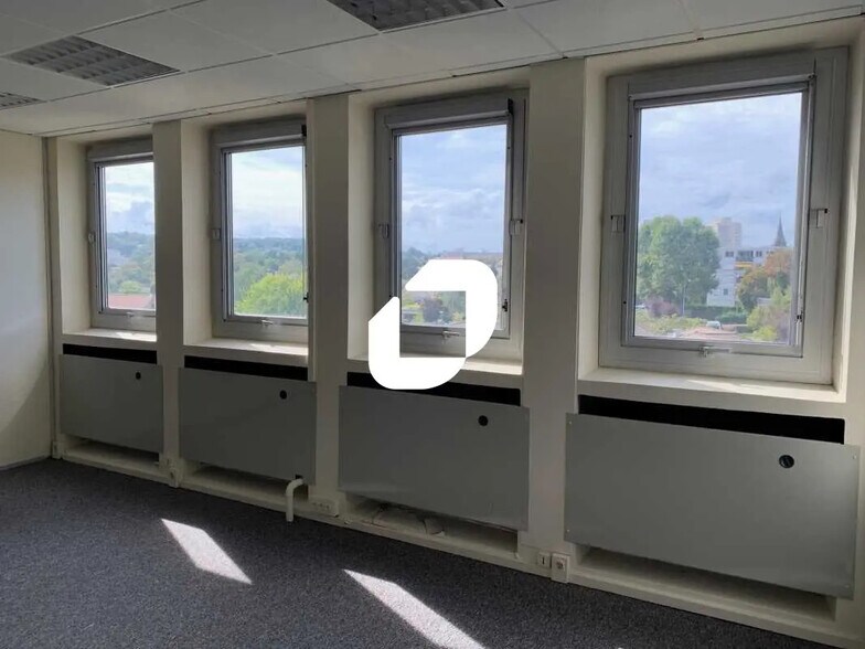 Bureau dans Marly-le-Roi à louer - Photo intérieure – Image 3 sur 4