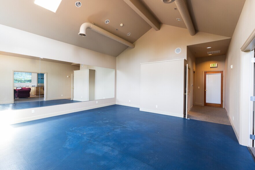 360 Knechtel Way NE, Bainbridge Island, WA à vendre - Photo de l’immeuble – Image 1 sur 5
