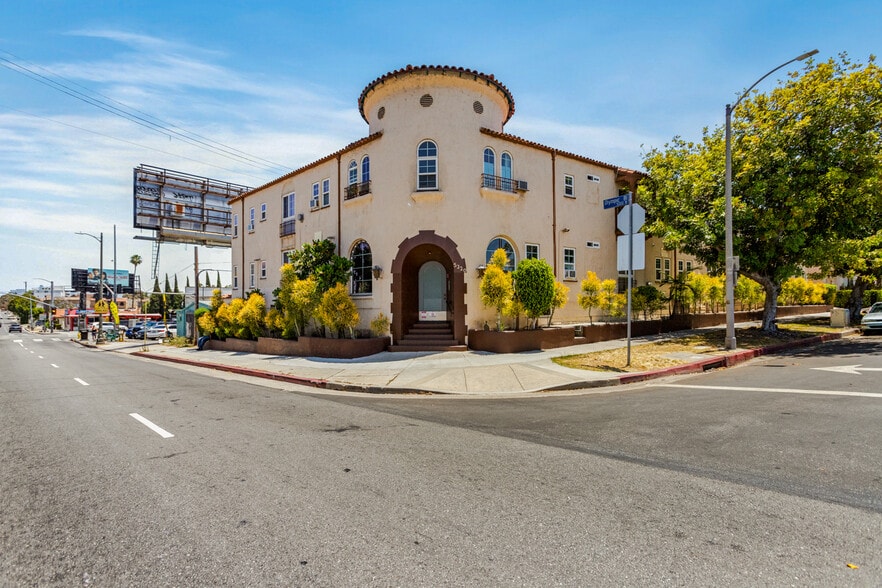 5320 W Olympic Blvd, Los Angeles, CA à vendre - Photo de l’immeuble – Image 1 sur 9