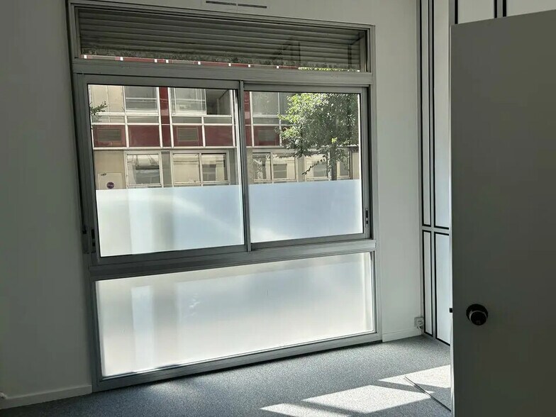 Bureau dans Lyon à louer - Photo de l’immeuble – Image 3 sur 11