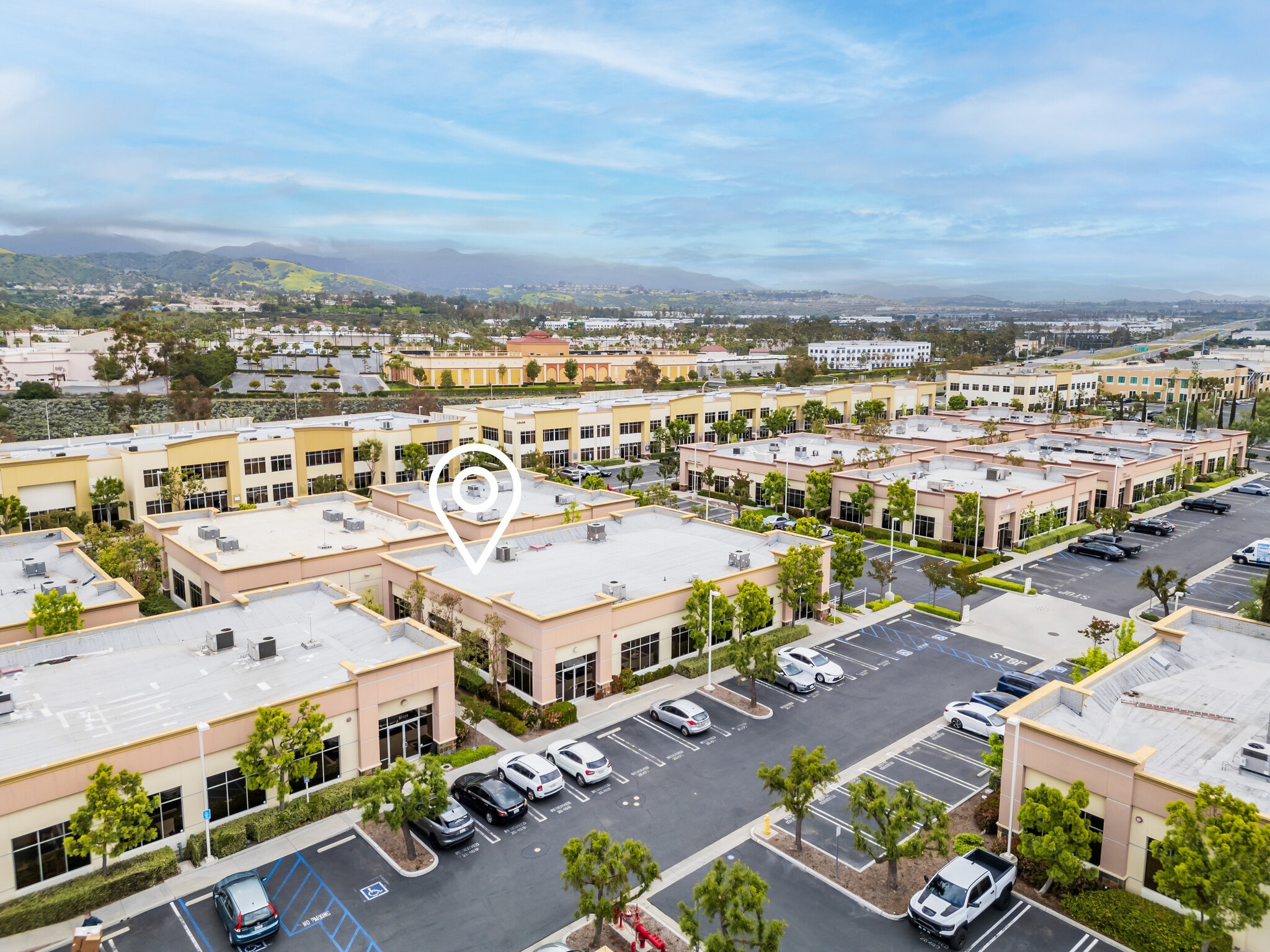 26471-26473 Rancho Pky, Lake Forest, CA à louer Photo de l’immeuble– Image 1 sur 8