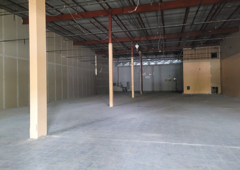 6253-6261 Des Laurentides Boul, Laval, QC à louer - Photo intérieure – Image 3 sur 3