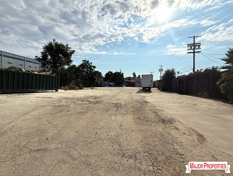 5588 Alhambra Ave, Los Angeles, CA à louer - Photo de l’immeuble – Image 3 sur 7