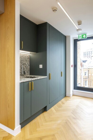18 Conduit St, Londres à louer - Photo de l’immeuble – Image 3 sur 13