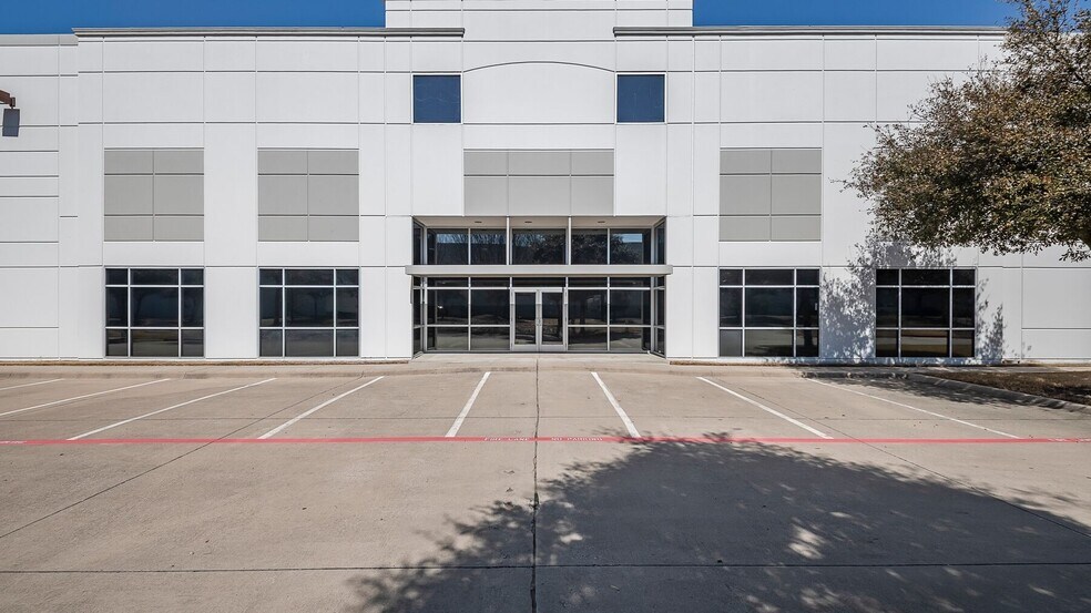 800 W Bethel Rd, Coppell, TX à louer - Photo de l’immeuble – Image 3 sur 13