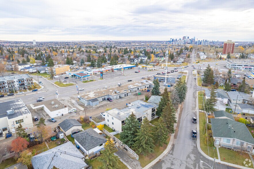 3819 Bow Trl SW, Calgary, AB à louer - Aérien – Image 2 sur 6