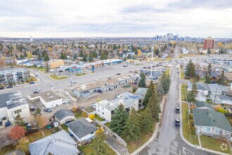 3819 Bow Trl SW, Calgary, AB - VUE AÉRIENNE  vue de carte - Image1