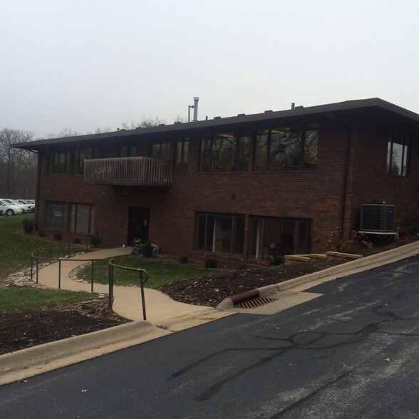 604 35th Ave, Moline, IL à louer - Photo principale – Image 1 sur 15