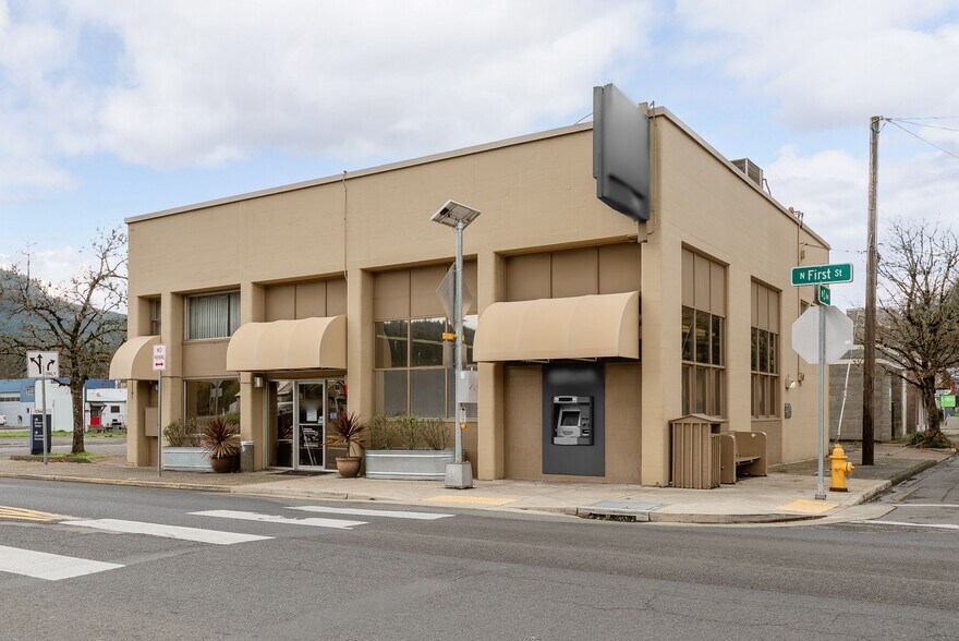 229 N First St, Drain, OR à vendre - Photo principale – Image 1 sur 13