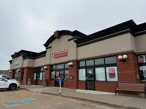 6800 48th Ave, Camrose, AB à louer Photo intérieure– Image 1 sur 15