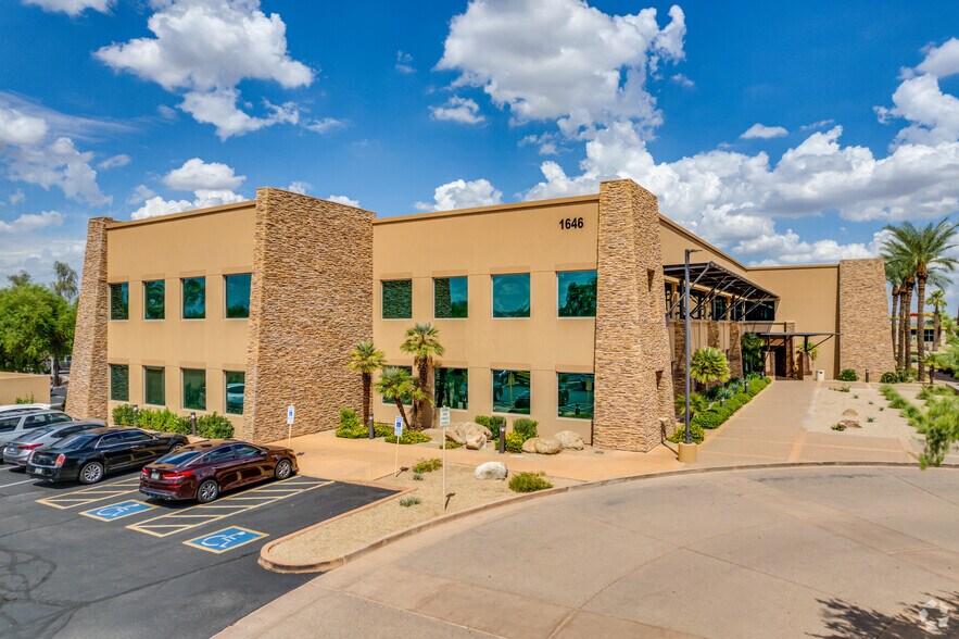 1646 N Litchfield Rd, Goodyear, AZ à louer - Photo de l’immeuble – Image 3 sur 13