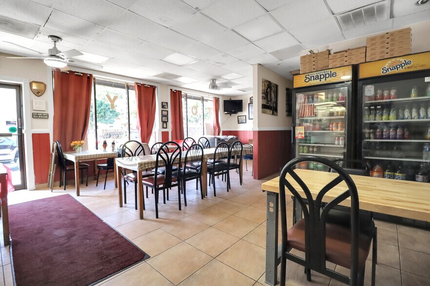 600 Adams Ave, Elizabeth, NJ à vendre - Photo intérieure – Image 2 sur 18