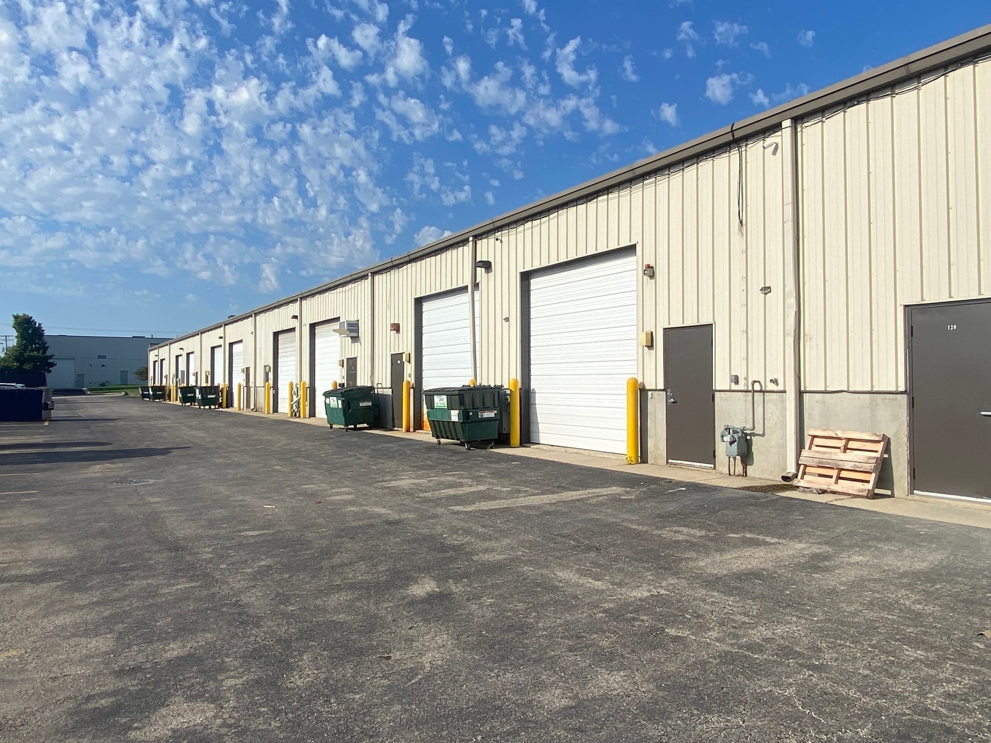 28144 W Industrial Ave, Lake Barrington, IL à louer Photo de l’immeuble– Image 1 sur 5