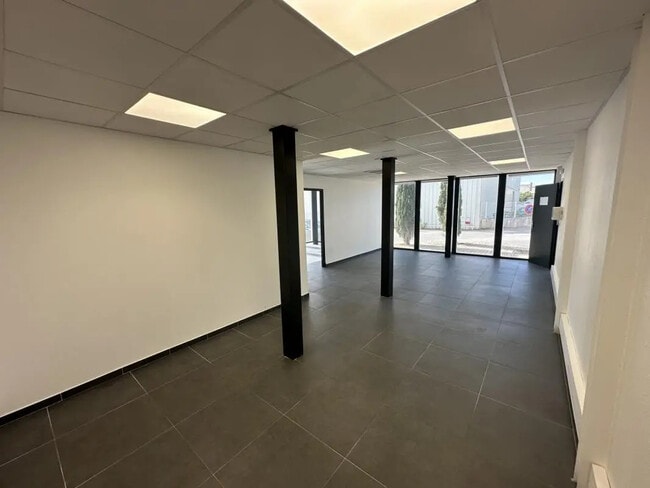 Plus de détails pour Local commercial à louer
