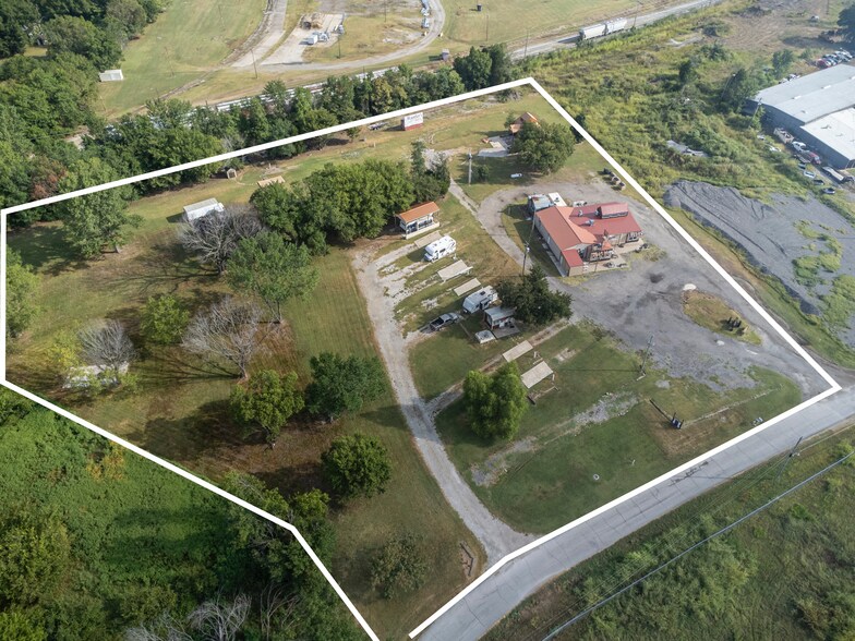 806 E Industry Rd, Henryetta, OK à vendre - Aérien – Image 2 sur 8