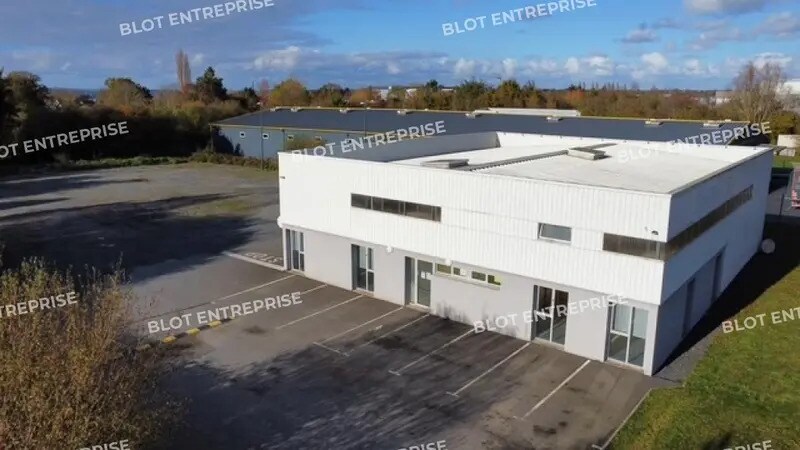 Local d’activités dans Yffiniac à louer - Photo de l’immeuble – Image 1 sur 7