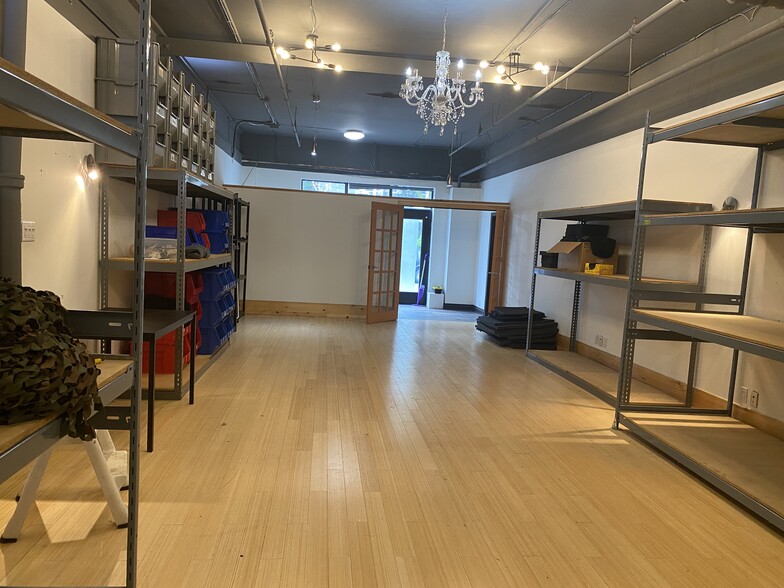 24A Ripley Av, Toronto, ON à louer - Photo de l’immeuble – Image 3 sur 6