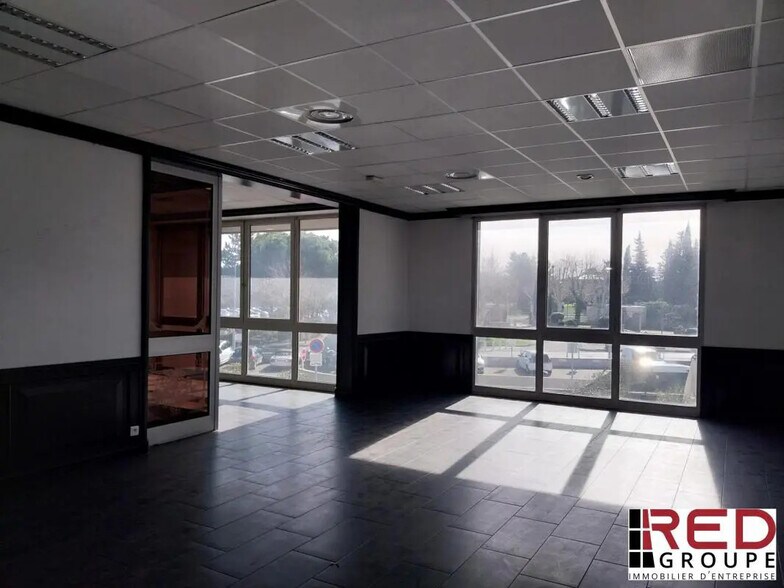 Local commercial dans Aix-en-Provence à louer - Photo de l’immeuble – Image 1 sur 8