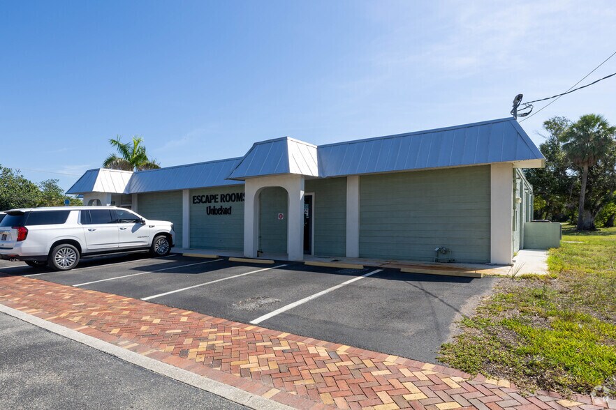 401 E Olympia Ave, Punta Gorda, FL à louer - Photo de l’immeuble – Image 1 sur 9