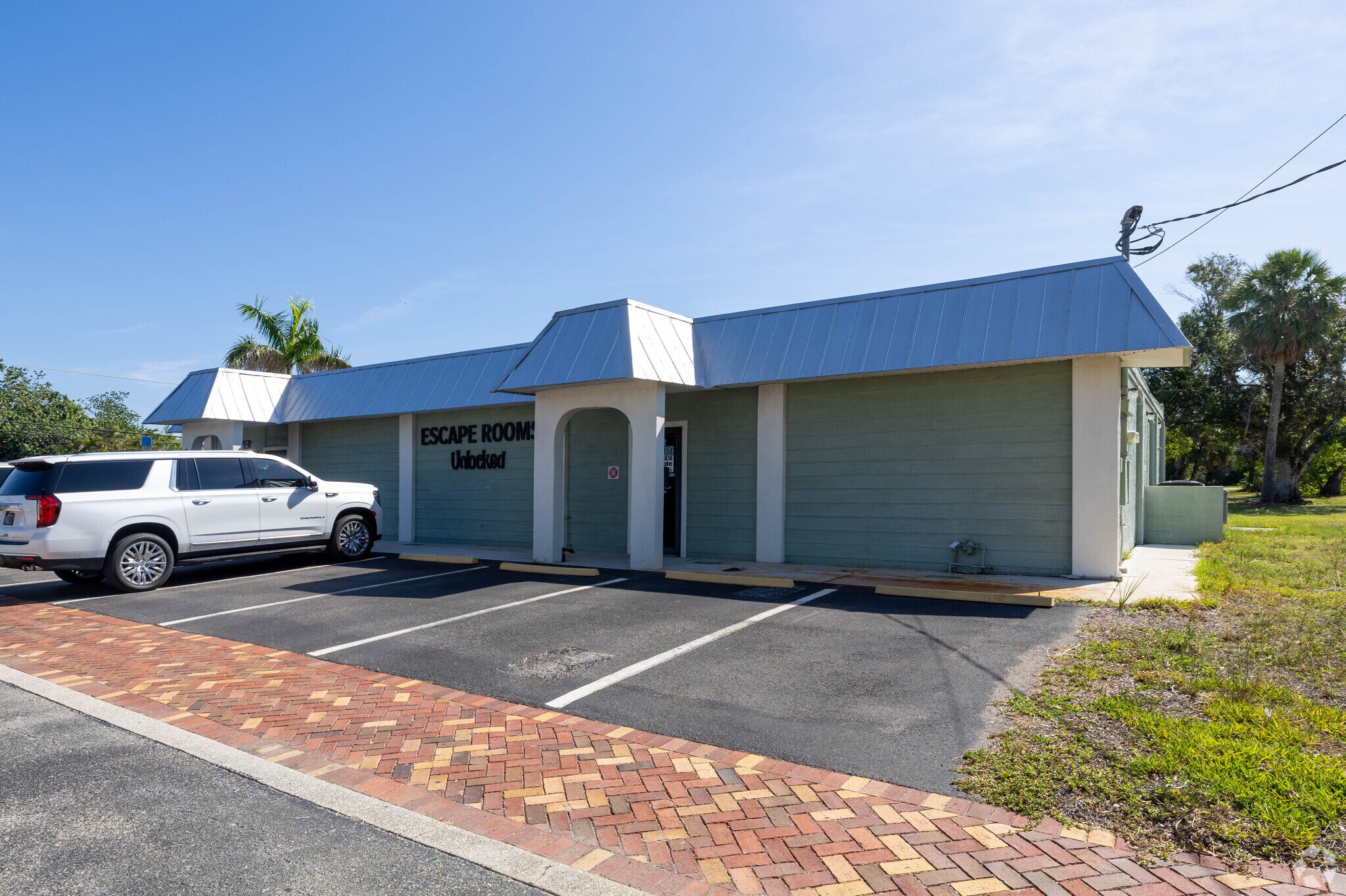 401 E Olympia Ave, Punta Gorda, FL à louer Photo de l’immeuble– Image 1 sur 10