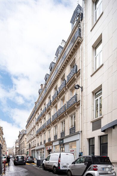 17 Rue De La Banque, Paris à louer - Photo de l’immeuble – Image 2 sur 5