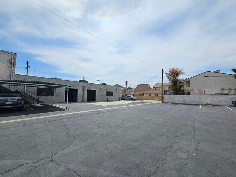 965 Venice Blvd, Los Angeles, CA à louer - Photo de l’immeuble – Image 2 sur 16