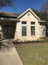 1760 FM 967, Buda, TX à louer Photo de l’immeuble– Image 2 sur 3