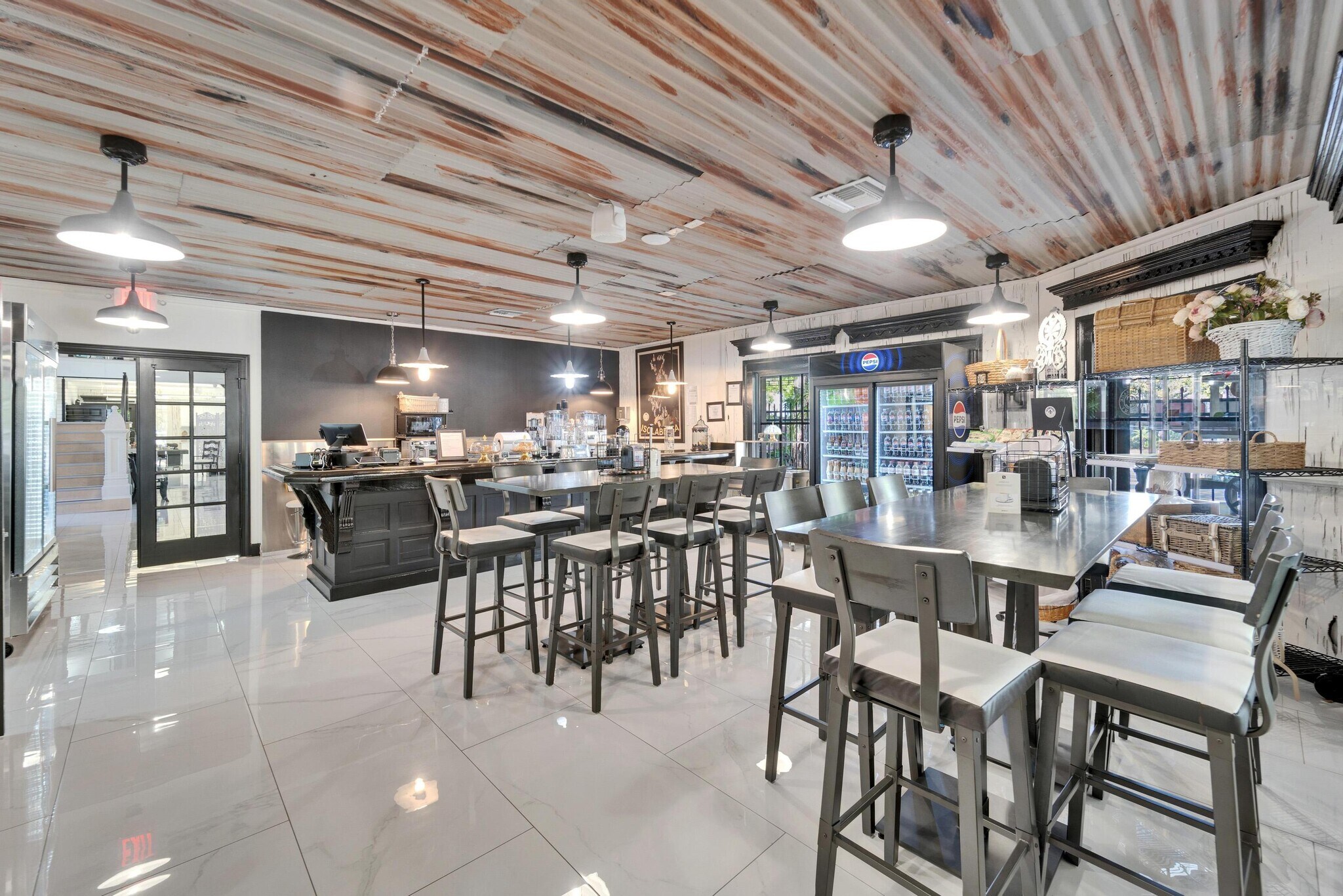 8751 N Himes Ave, Tampa, FL à vendre Photo de l’immeuble– Image 1 sur 99