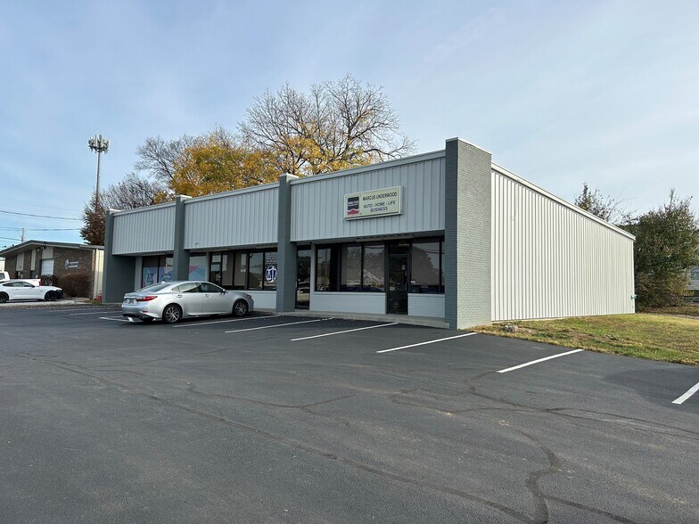 106-112 Sherway Rd, Knoxville, TN à louer - Photo de l’immeuble – Image 1 sur 6