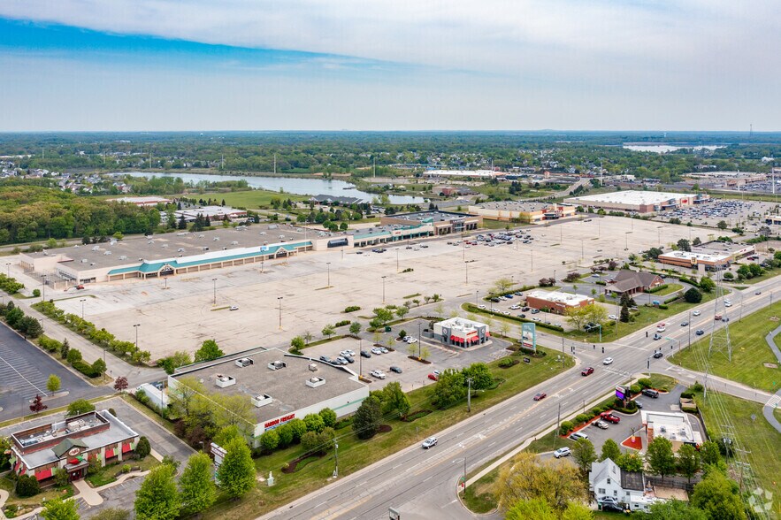 400-550 Rollins Rd, Round Lake Beach, IL à louer - Photo principale – Image 1 sur 17