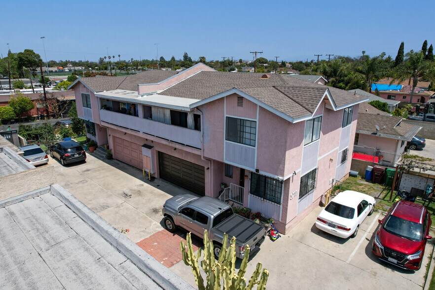 3711 W Camille St, Santa Ana, CA à vendre - Photo de l’immeuble – Image 2 sur 13