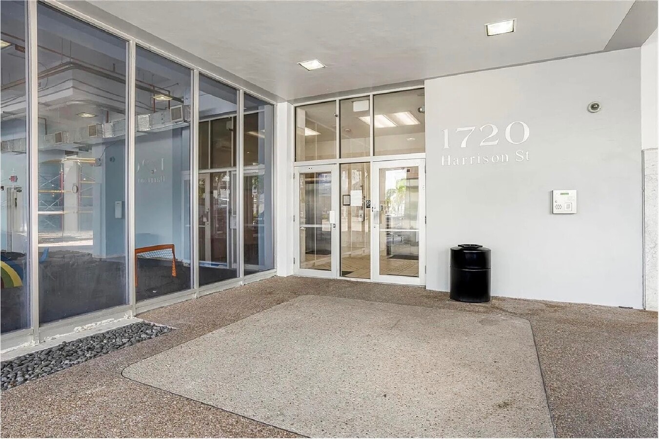 1720 Harrison St, Hollywood, FL 33020 - Lot 5A - - Photo intérieure - Image 2 of 30