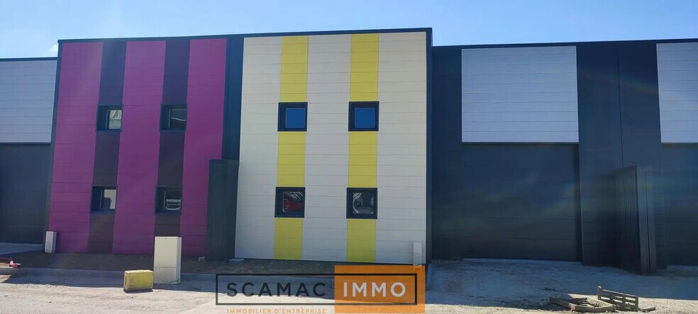 Local d'activités dans Brières-les-Scellés à vendre - Photo de l’immeuble – Image 2 sur 4