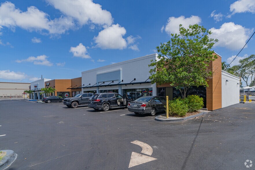 2152-2192 W Oakland Park Blvd, Oakland Park, FL à louer - Photo de l’immeuble – Image 2 sur 3