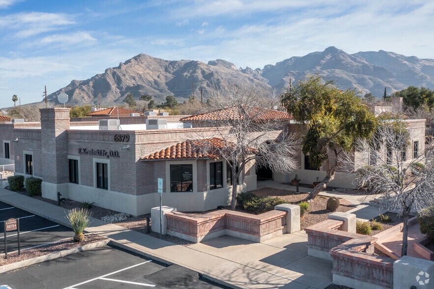 6879 N Oracle Rd, Tucson, AZ à louer - Photo de l’immeuble – Image 2 sur 4
