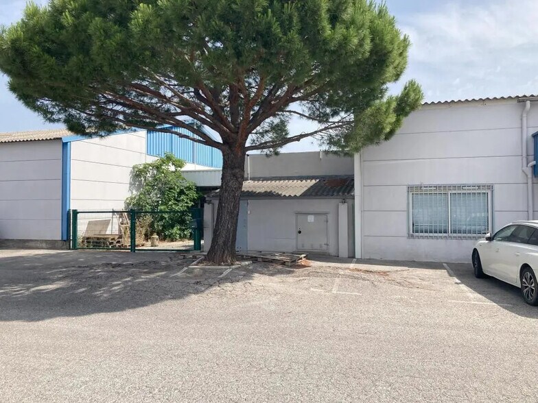 Local d’activités dans La Farlède à louer - Photo de l’immeuble – Image 3 sur 5