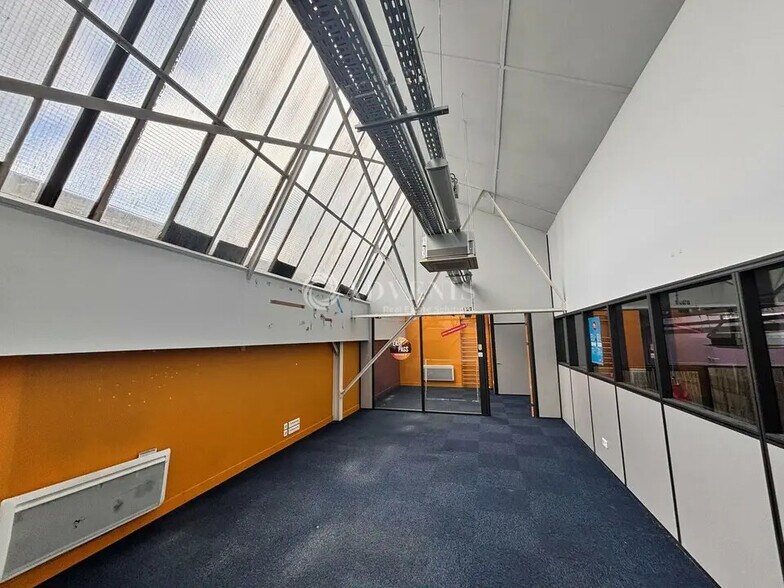 Bureau dans Montreuil à louer - Photo de l’immeuble – Image 3 sur 7