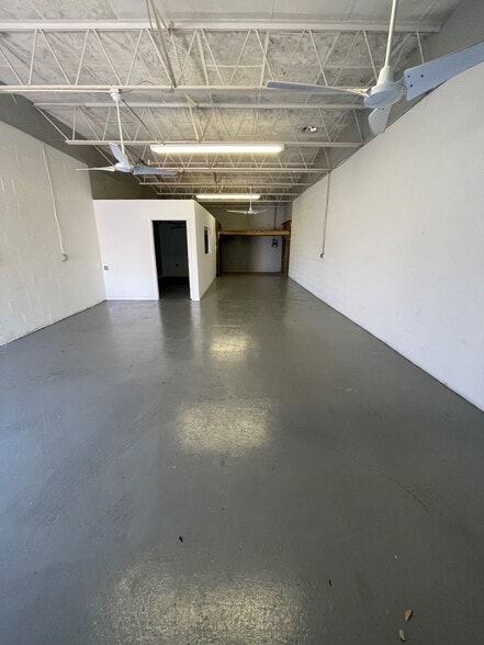 3120 N 46th Ave, Saint Petersburg, FL à louer - Photo intérieure – Image 2 sur 20